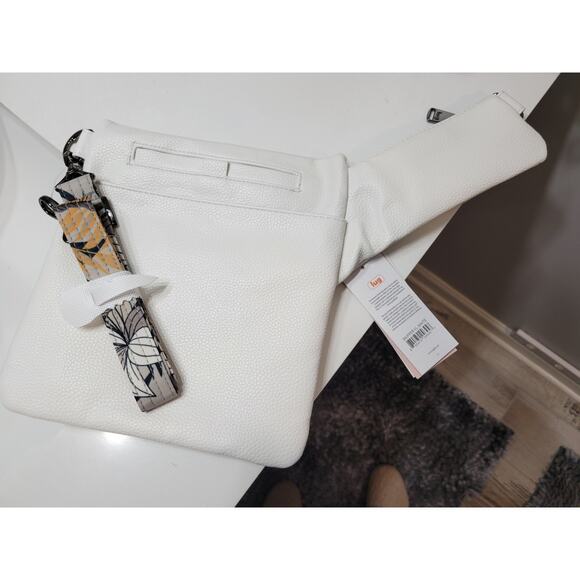 NWT: LUG SKIPPER (VL) VEGAN LEATHER CROSSBODY BAG - WHITE - Picture 2 of 6